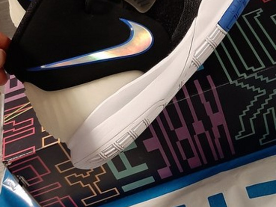 Nike KYRIE,38,5