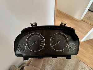 MÜÜA BMW X5 F15 SPIDOMEETER (1 foto / 3)