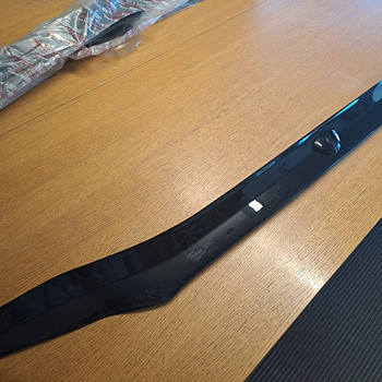 Müüa Kapotispoiler Chr. Voyager 2001 - 2004 ja Izuzu Trooper