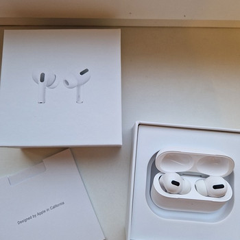 Наушники Airpods Pro.