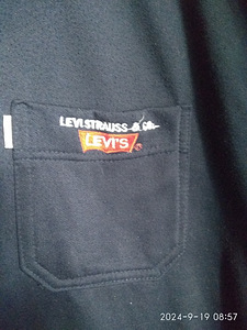 LEVIS (2 foto / 2)