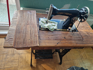 Vintage õmblusmasin (2 foto / 5)