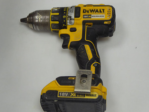 Aku-trell Dewalt DCD790 + Aku 2AH + Laadija + Kohver (4 foto / 5)
