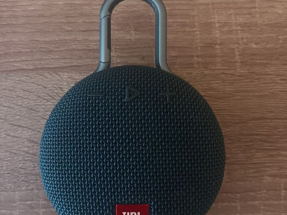 Продаю JBL Clip 3 Bluetooth колонка
