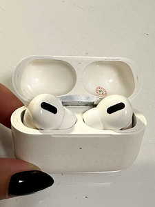 AirPods Pro (4 foto / 6)