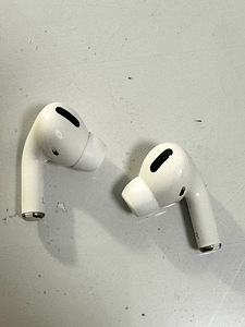 AirPods Pro (6 foto / 6)
