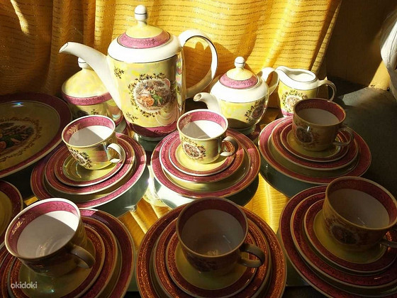Мадонна 60-х годов. ГДР. Чайный сервиз. 31 предмет.