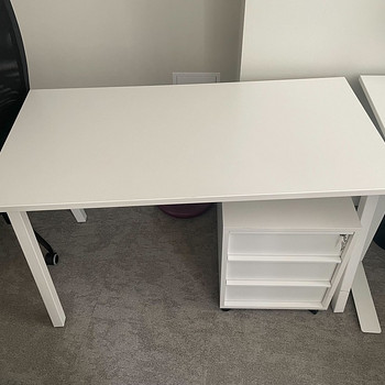 Valged lauad \ white desks