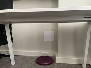 Белые столы \ white desks (2 фото из 3)