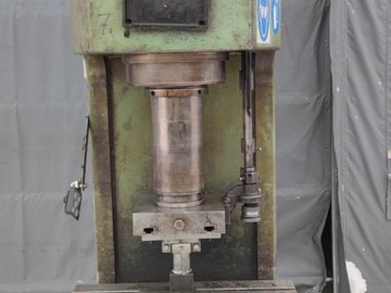 HÜDROPRESS 160T