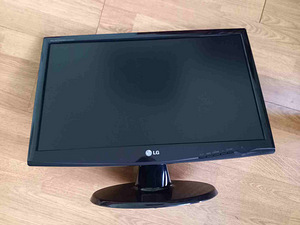 Monitor LG W2243S-PF (1 foto / 3)