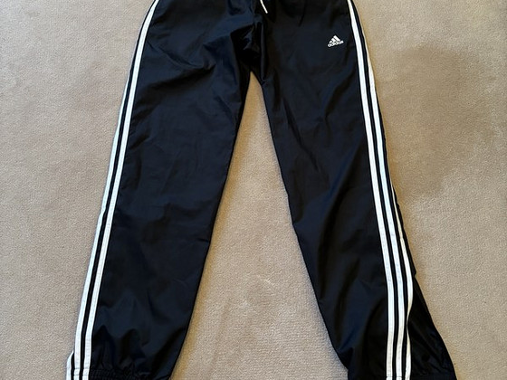 Müüa uued Adidas püksid vihmas.ilmadeks ,tuule ja veekindl.