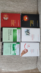 Книги и учебники (2 фото из 3)
