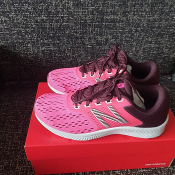 Uued New Balance (originaal) 40,5, st 26 cm