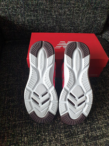 Uued New Balance (originaal) 40,5, st 26 cm (3 foto / 3)