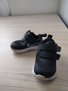 Кроссовки Nike (1 фото из 2)