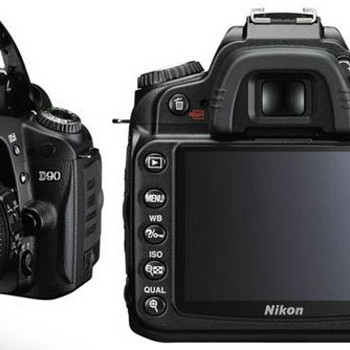 Зеркальная камера Nikon D90 + ак.3шт. + 2 обьектива +вспышка