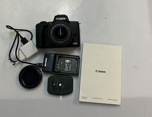Зеркальная камера Canon EOS M50 + коробка (3 фото из 6)