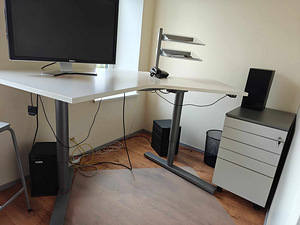 Reguleeritava kõrgusega ergonoomiline laud (1 foto / 6)