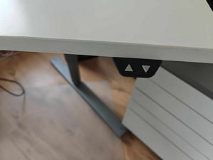 Reguleeritava kõrgusega ergonoomiline laud (2 foto / 6)