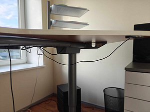 Reguleeritava kõrgusega ergonoomiline laud (3 foto / 6)