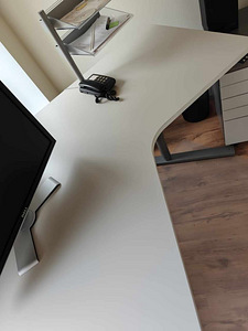 Reguleeritava kõrgusega ergonoomiline laud (5 foto / 6)