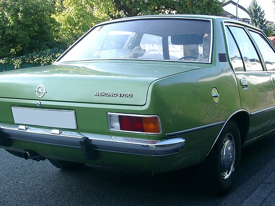 Tagaklaas Opel Rekord D II (COMMODORE B)