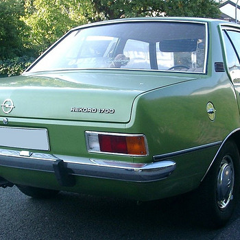 Заднее стекло на Opel Rekord D II (COMMODORE B)