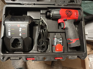 Аккумуляторная дрель Chicago Pneumatic CP8818 (1 фото из 2)