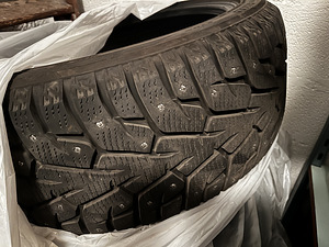 Шипованные шины Yokohama 235/40 R18 Ice Guard Stud (1 фото из 6)
