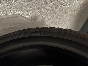 Шипованные шины Yokohama 235/40 R18 Ice Guard Stud (3 фото из 6)