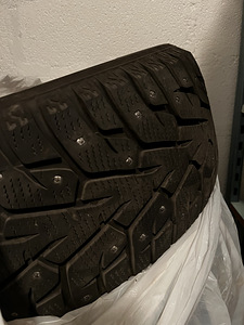 Шипованные шины Yokohama 235/40 R18 Ice Guard Stud (6 фото из 6)