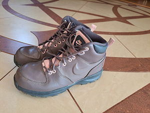 Детская обувь nike, 37,5 (1 фото из 2)