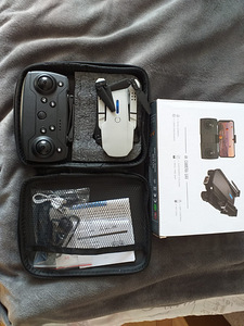 Uleen E88 droon, 4k kaamera, 3D Flip hind ja teave | Dro (1 foto / 2)