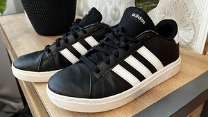 Кроссовки Adidas размер 36 (2 фото из 5)