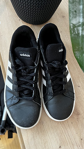 Кроссовки Adidas размер 36 (1 фото из 5)
