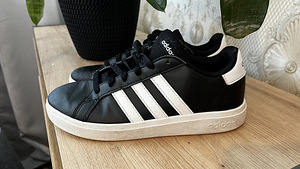 Кроссовки Adidas размер 36 (5 фото из 5)