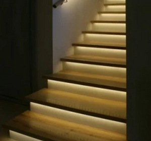 Pakume alumiiniumprofiile koos LED-ribaga (2 foto / 7)