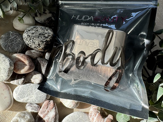 Кисть для тела Huda Beauty