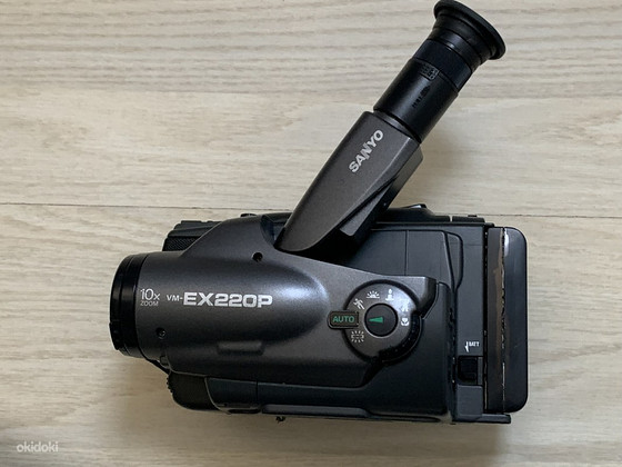 SANYO 8 mm Camcorder VM - EX220P