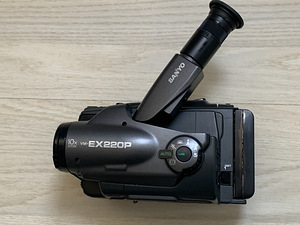 SANYO 8 мм видеокамера VM - EX220P (1 фото из 6)