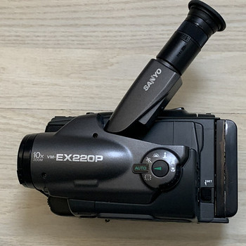 SANYO 8 мм видеокамера VM - EX220P