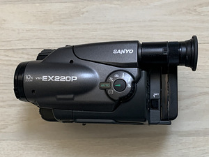 SANYO 8 мм видеокамера VM - EX220P (3 фото из 6)
