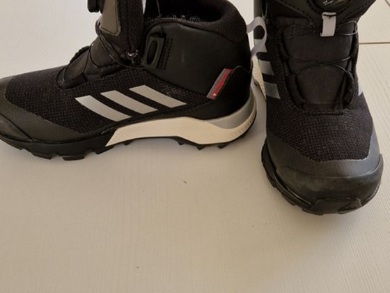Продаются зимние ботинки Adidas с застежкой Boa