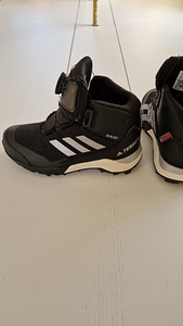 Müüa Adidase talvesaapad Boa kinnitusega (2 foto / 5)