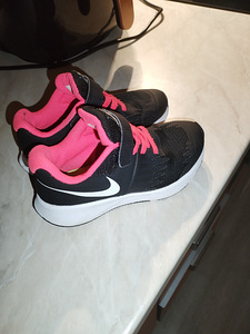Nike tossud tüdrukule s. 27,5 (1 foto / 4)