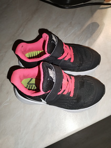 Nike tossud tüdrukule s. 27,5 (4 foto / 4)