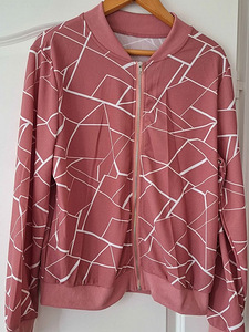НОВАЯ КУРТОЧКА 48-50 (3 фото из 3)