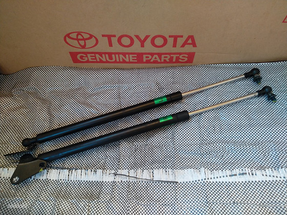 Toyota Land Cruiser 200 6895069155 6896069205 6896069115