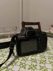 Canon EOS 2000D(18-55mm) (3 фото из 3)